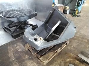 Liebherr Gegengewicht links